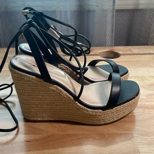 Delicious women’s black heels